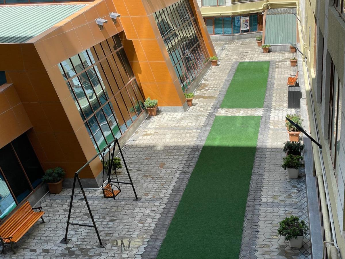 Park Azure Louvre Apartment Baku Eksteriør billede